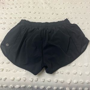 LULULEMON HOTTY HOT SHORTS - size 6